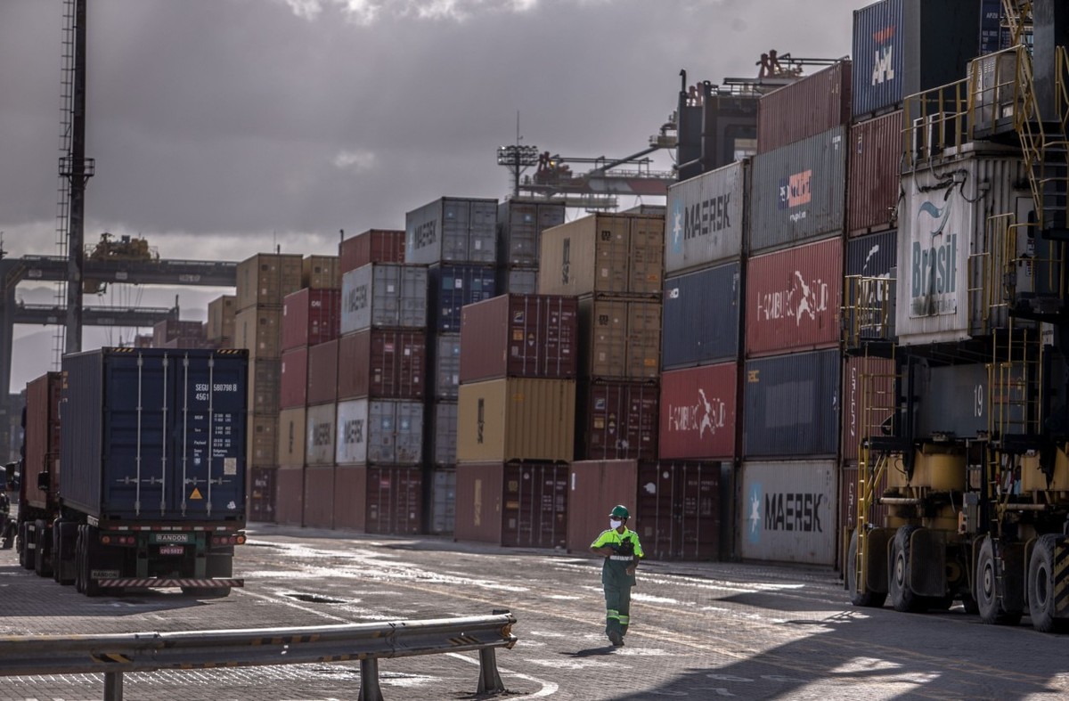 Brasil registra superávit de US$ 7,238 bilhões na balança comercial em maio