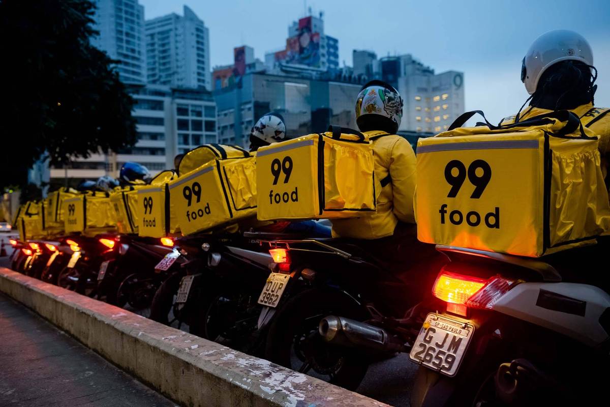 Entregadores do aplicativo 99Food, que atuou no Brasil entre 2019 e 2023 e agora retorna ao país (Foto: Divulgação)