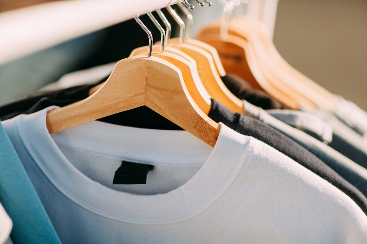 Perchas: descubra como escolher as melhores para cada tipo de roupa