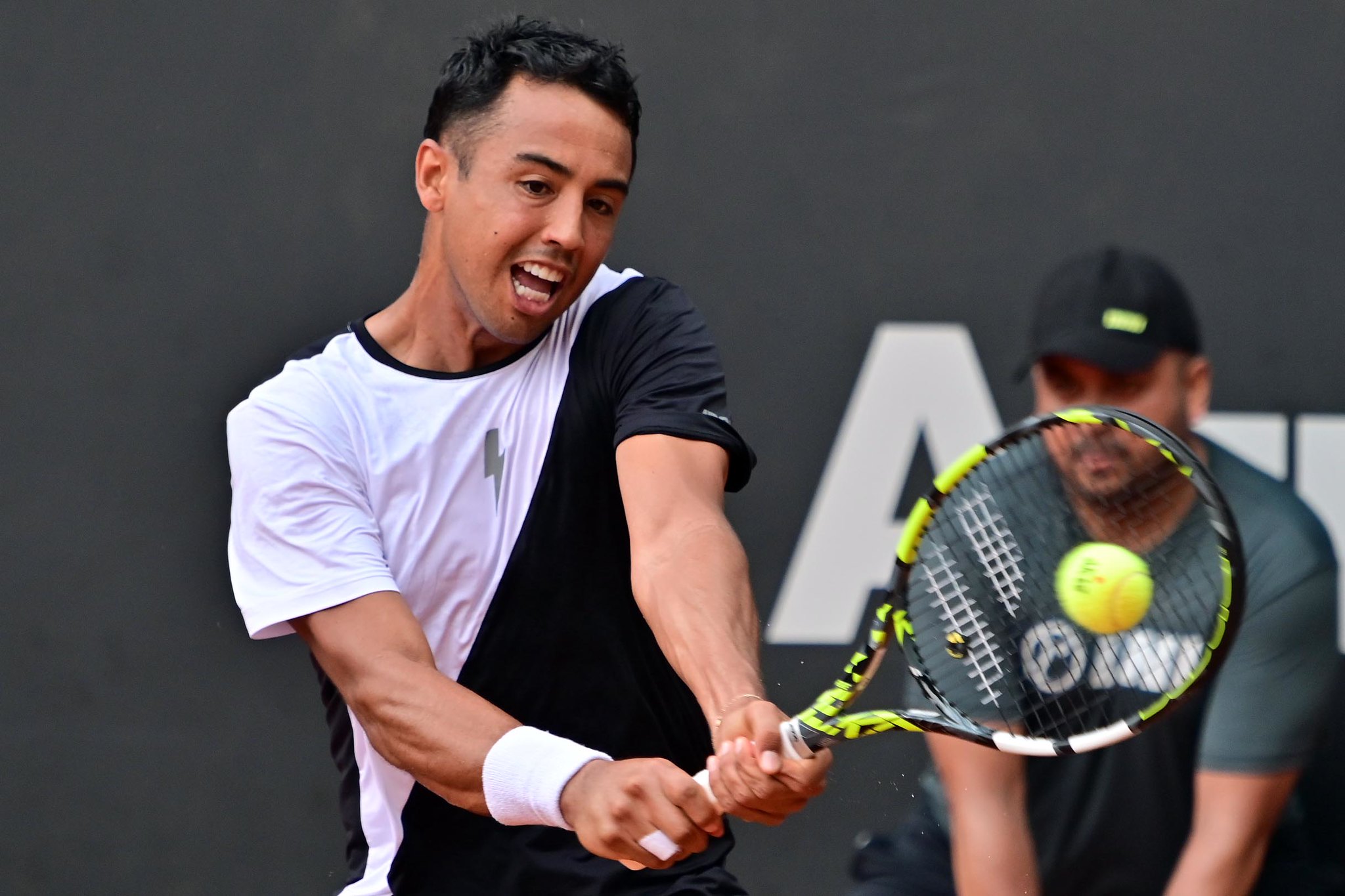 Félix Auger-Aliassime se retira do Masters 1000 de Roma e dá vaga a Hugo Dellien