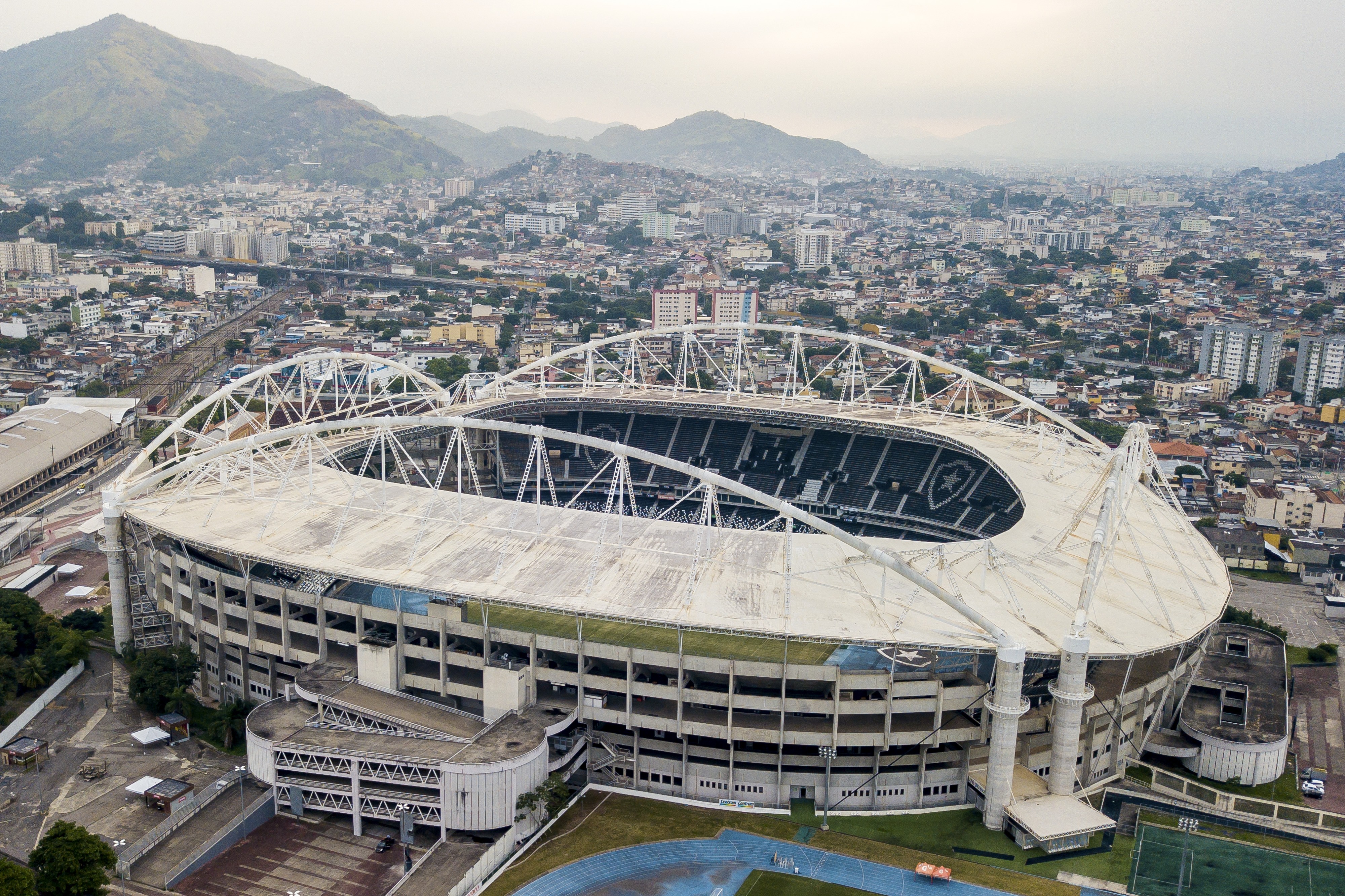 Botafogo enfrenta o Vitória em duelo decisivo pelo Brasileirão