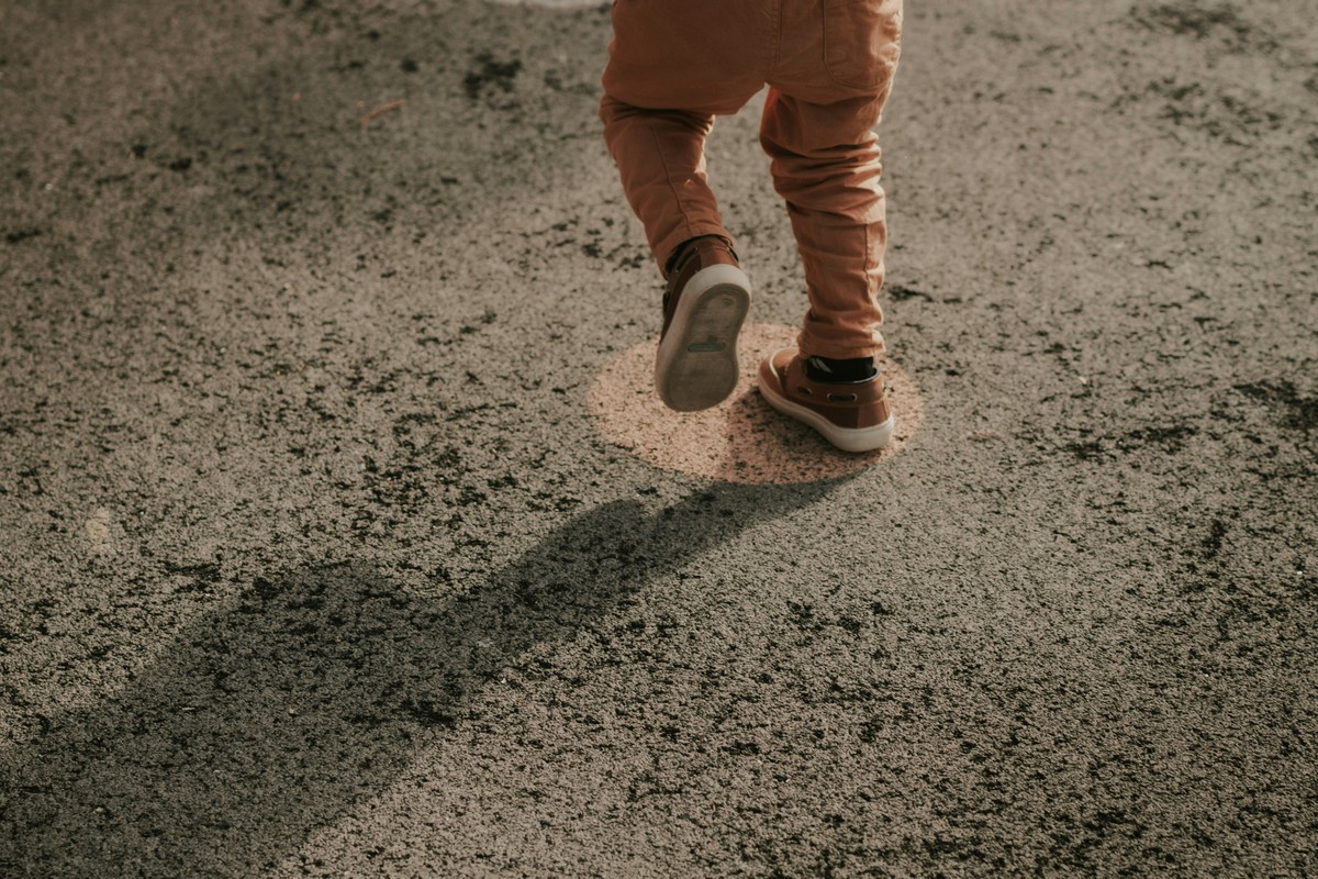 Autistas apresentam padrões de caminhada distintos e suas causas são investigadas