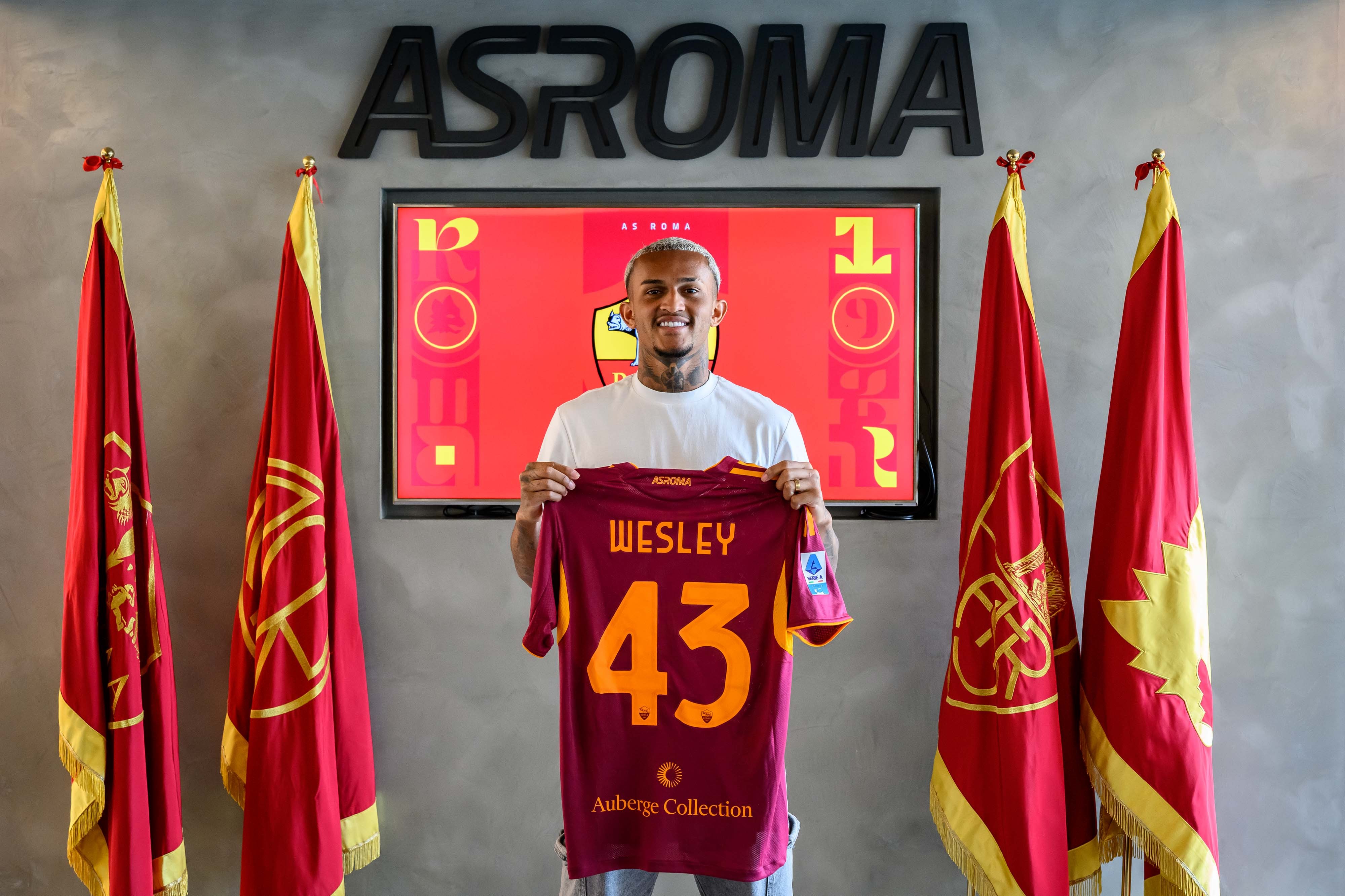 Roma contrata Wesley, ex-jogador do Flamengo, para reforçar o elenco