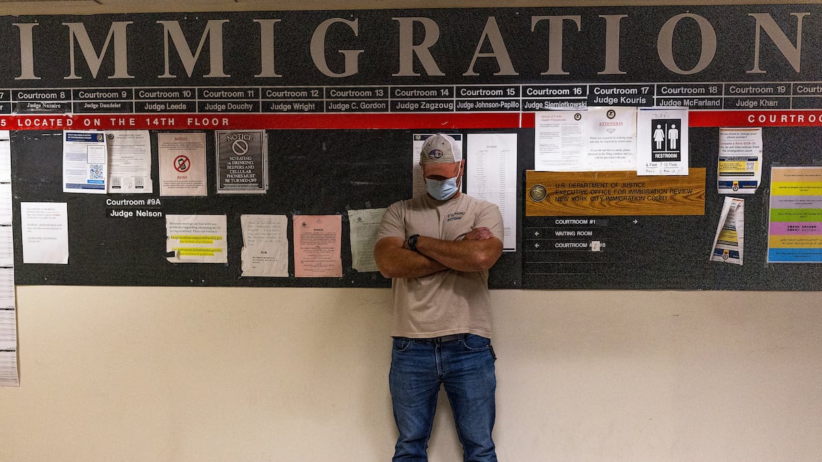 Juízes de imigração demitidos processam o Departamento de Justiça de Trump