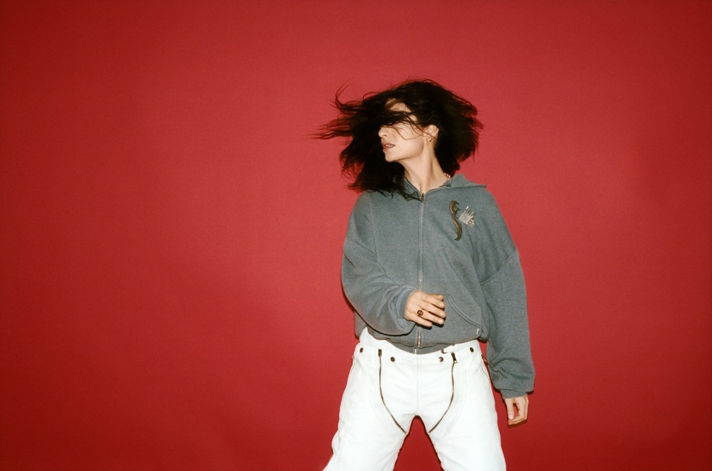 Lorde lança single "Man of the Year" e explora identidade de gênero em novo álbum