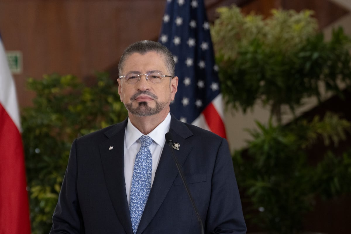 Assembleia Legislativa de Costa Rica avalia retirada de fuero do presidente Chaves