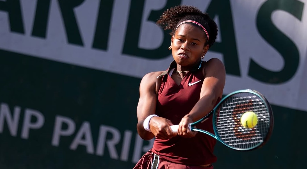 Victória Barros é eliminada em simples e avança nas duplas em Roland Garros