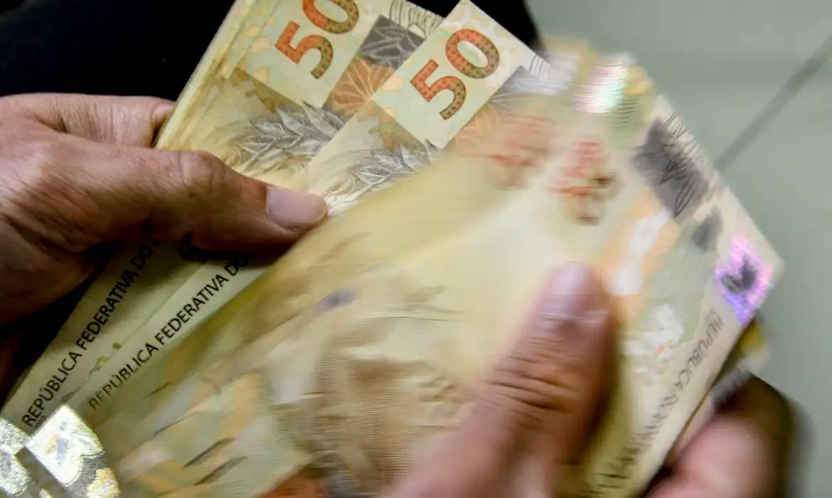 FIIs anunciam dividendos e destacam maior rendimento do dia nesta segunda-feira