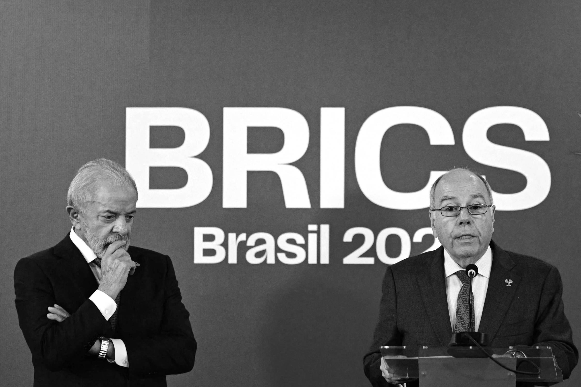 Brasil enfrenta incertezas políticas com a influência de Trump em pauta