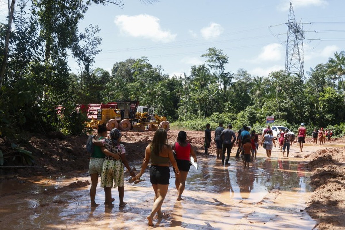 Ribeirinhos bloqueiam obra de avenida no Pará em protesto antes da COP30