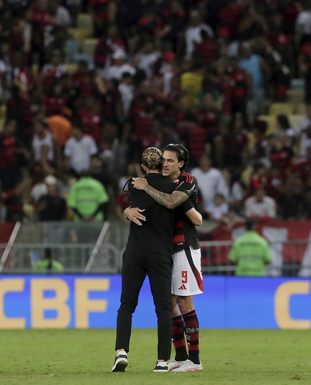 Flamengo autoriza Filipe Luís a expor Pedro, mesmo com risco de desvalorização