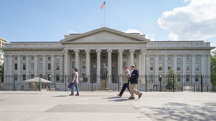 EUA enfrentam crise fiscal com aumento alarmante da dívida pública