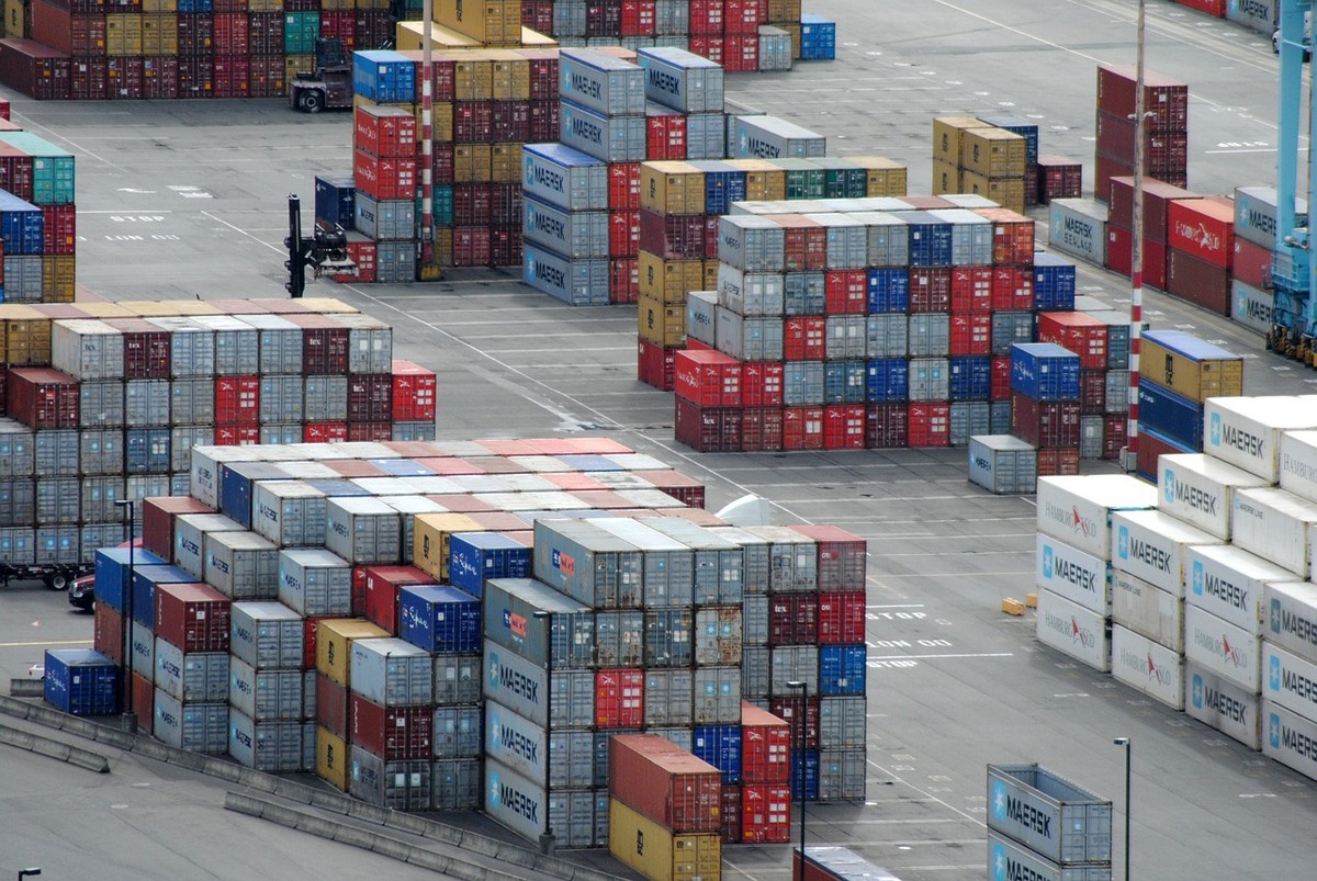 Brasil aumenta exportações para os EUA, mas tarifas geram incertezas econômicas