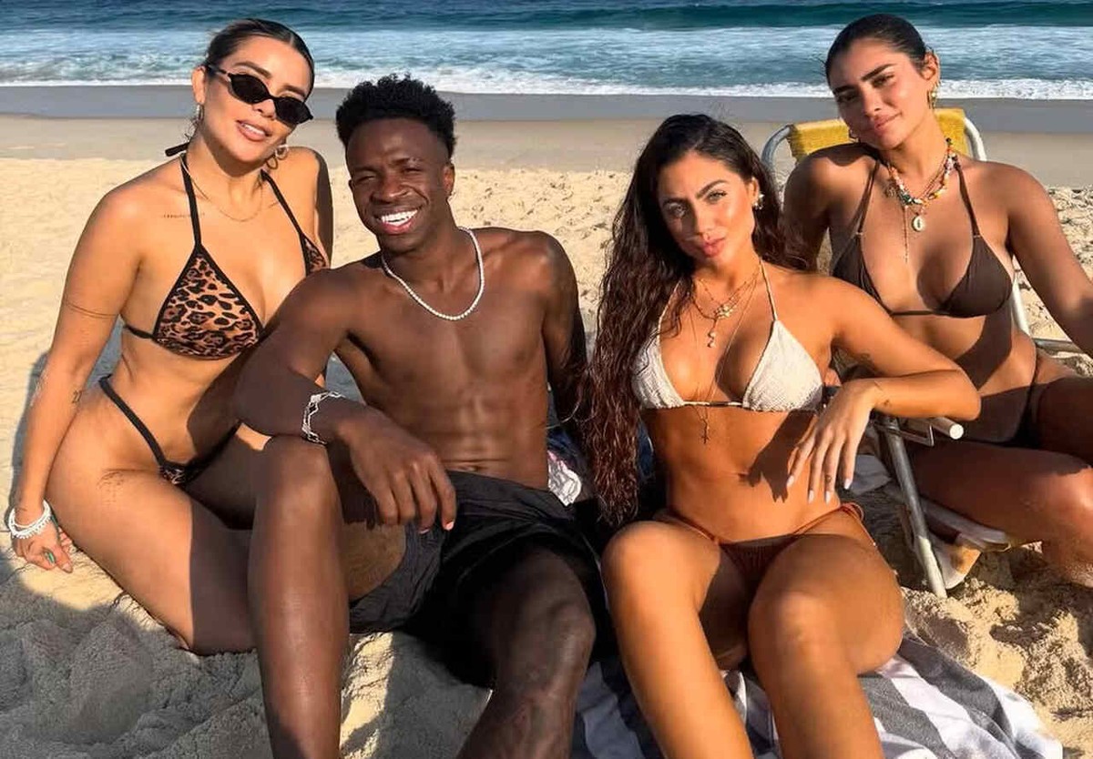 Vini Jr. é criticado por curtir praia apenas com influenciadoras brancas