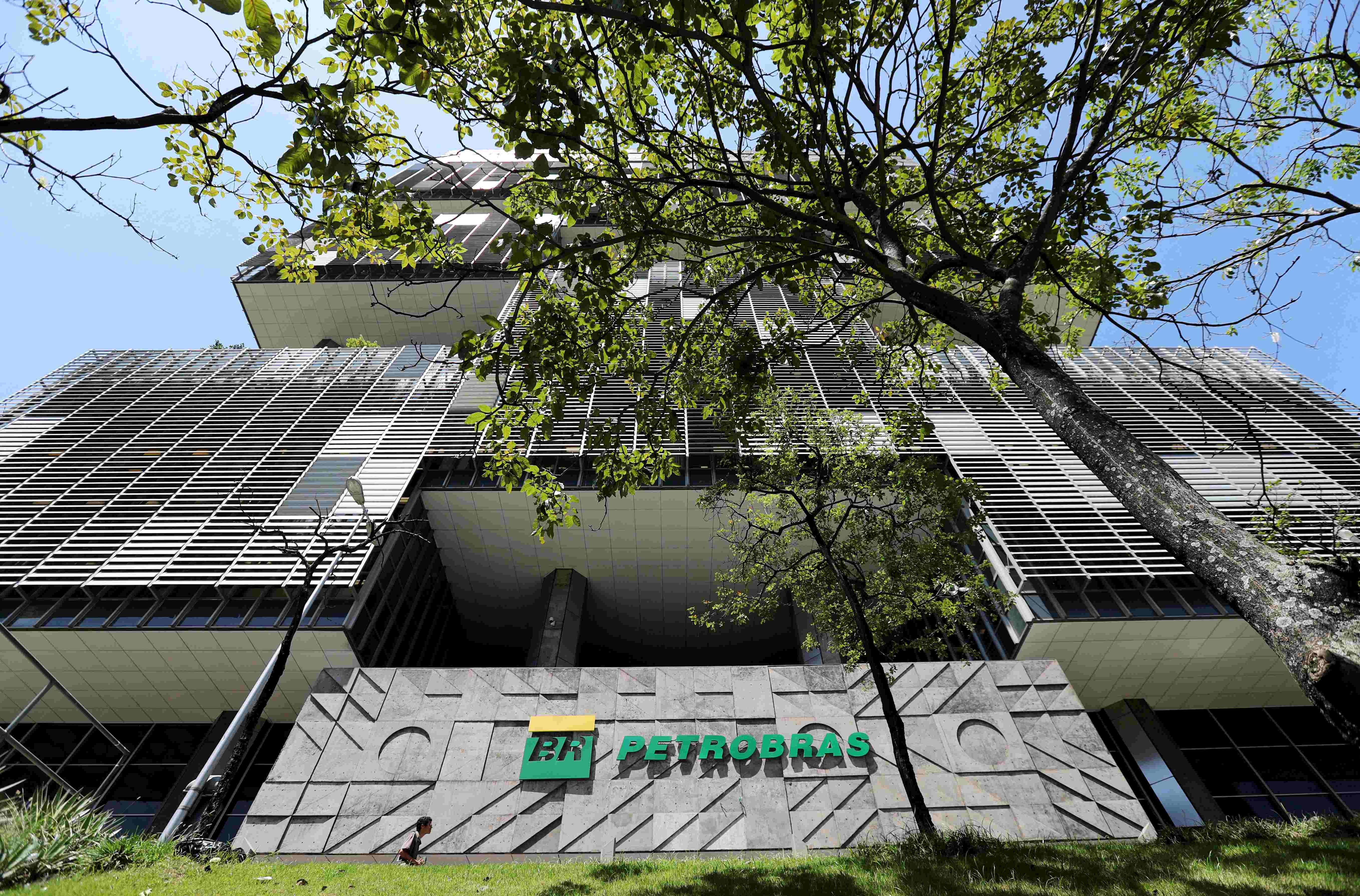 Petrobras e Consag firmam contratos para finalizar trem 2 da refinaria Rnest