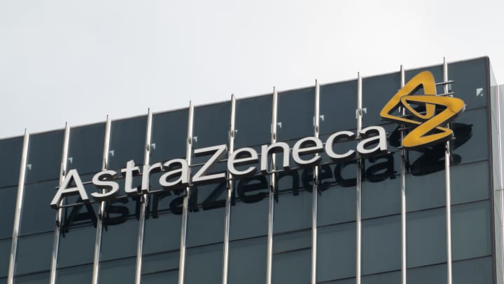 AstraZeneca anuncia investimento de R$ 50 bilhões nos Estados Unidos devido a tarifas