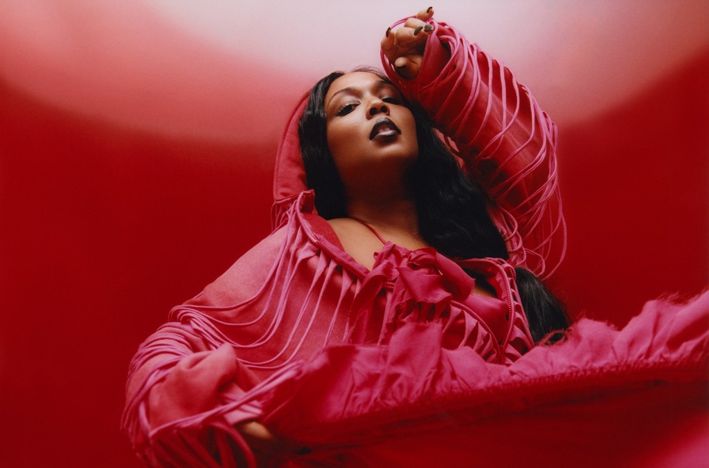 Lizzo refletiu sobre seu aniversário e revelou um motivo que a fez "chorar como um bebê" em sua festa no final de semana. (Foto: Reprodução)