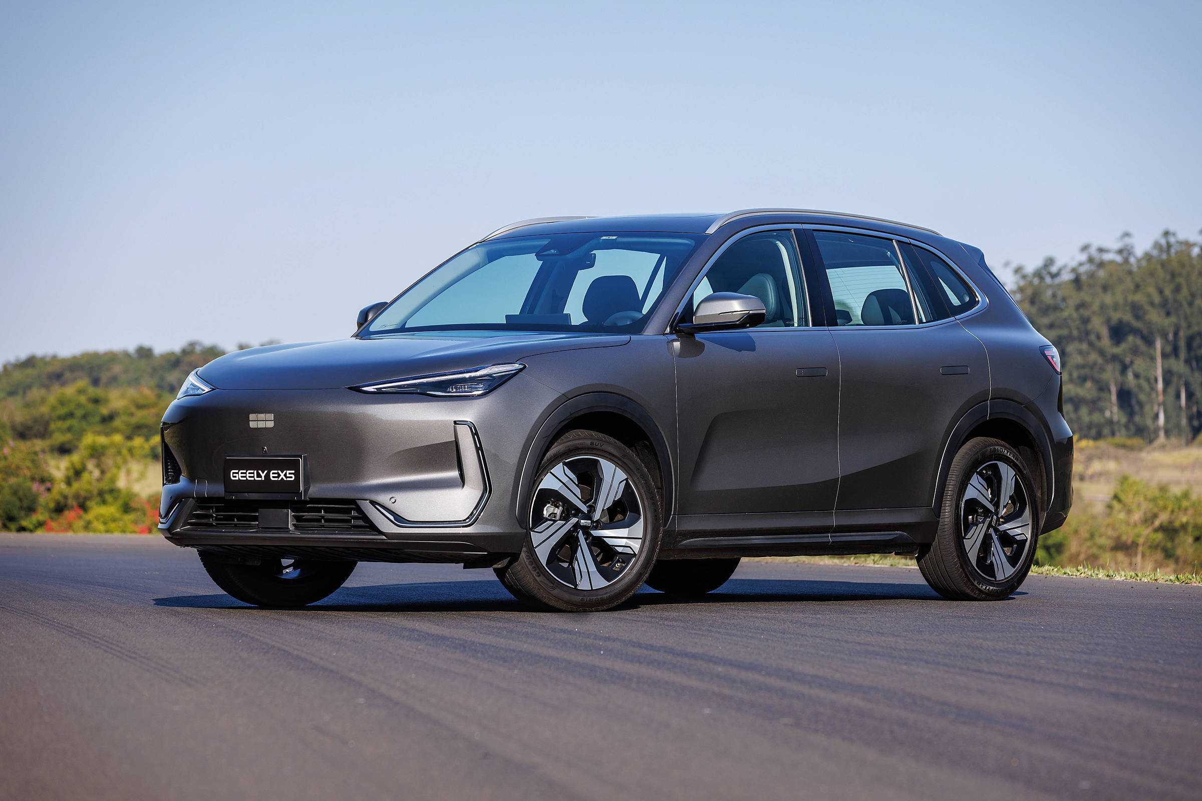 Geely apresenta SUV elétrico com preço competitivo e motorização flex no Brasil