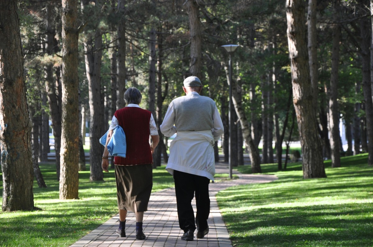 Estudo revela que idosos devem caminhar em ritmo mais acelerado do que se pensa