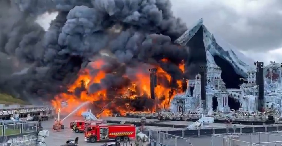 Incêndio destrói palco principal do Tomorrowland na Bélgica dois dias antes do evento