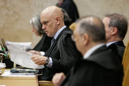 Moraes determina proibição de acampamentos em frente a quartéis e na Praça dos Três Poderes