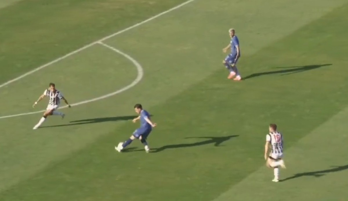 Gol anulado por erro de impedimento gera polêmica na segunda divisão argentina