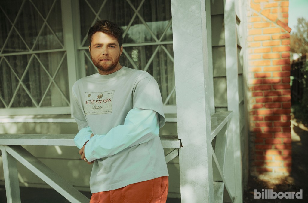 Alex Warren lidera a parada de músicas do verão de 2025 com 'Ordinary'