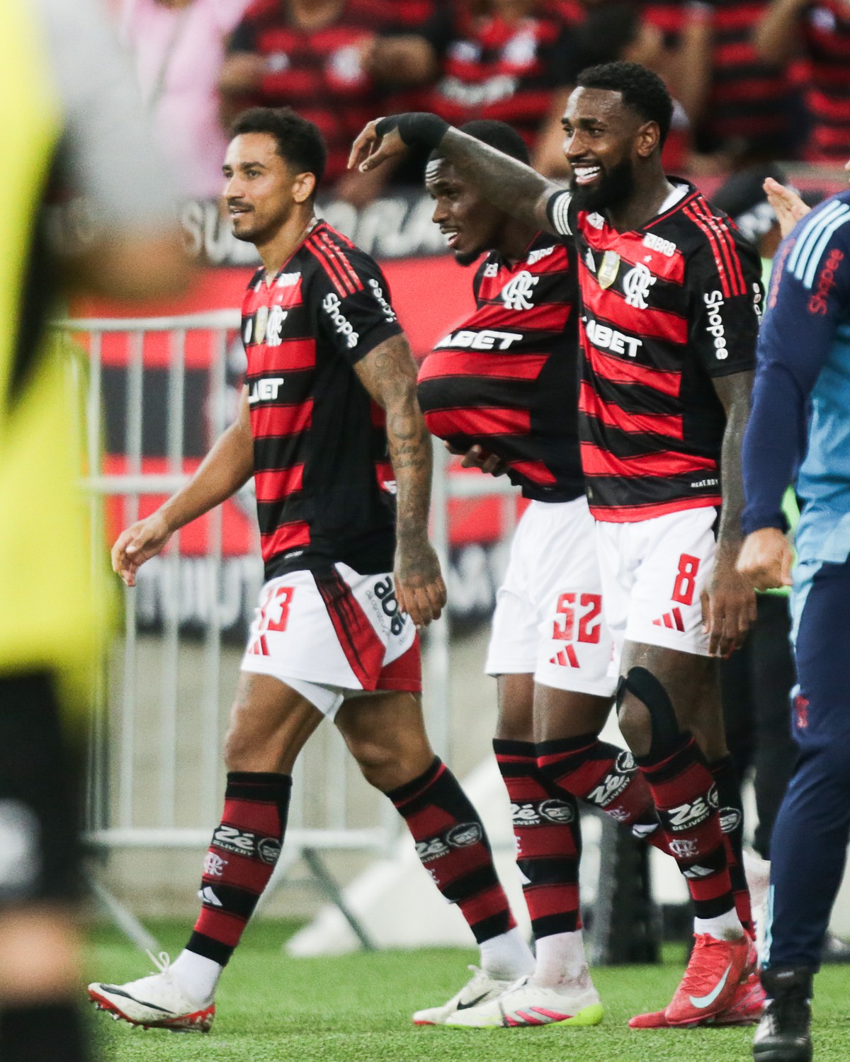 Evertton Araújo dedica gol à filha em vitória do Flamengo sobre o Fortaleza