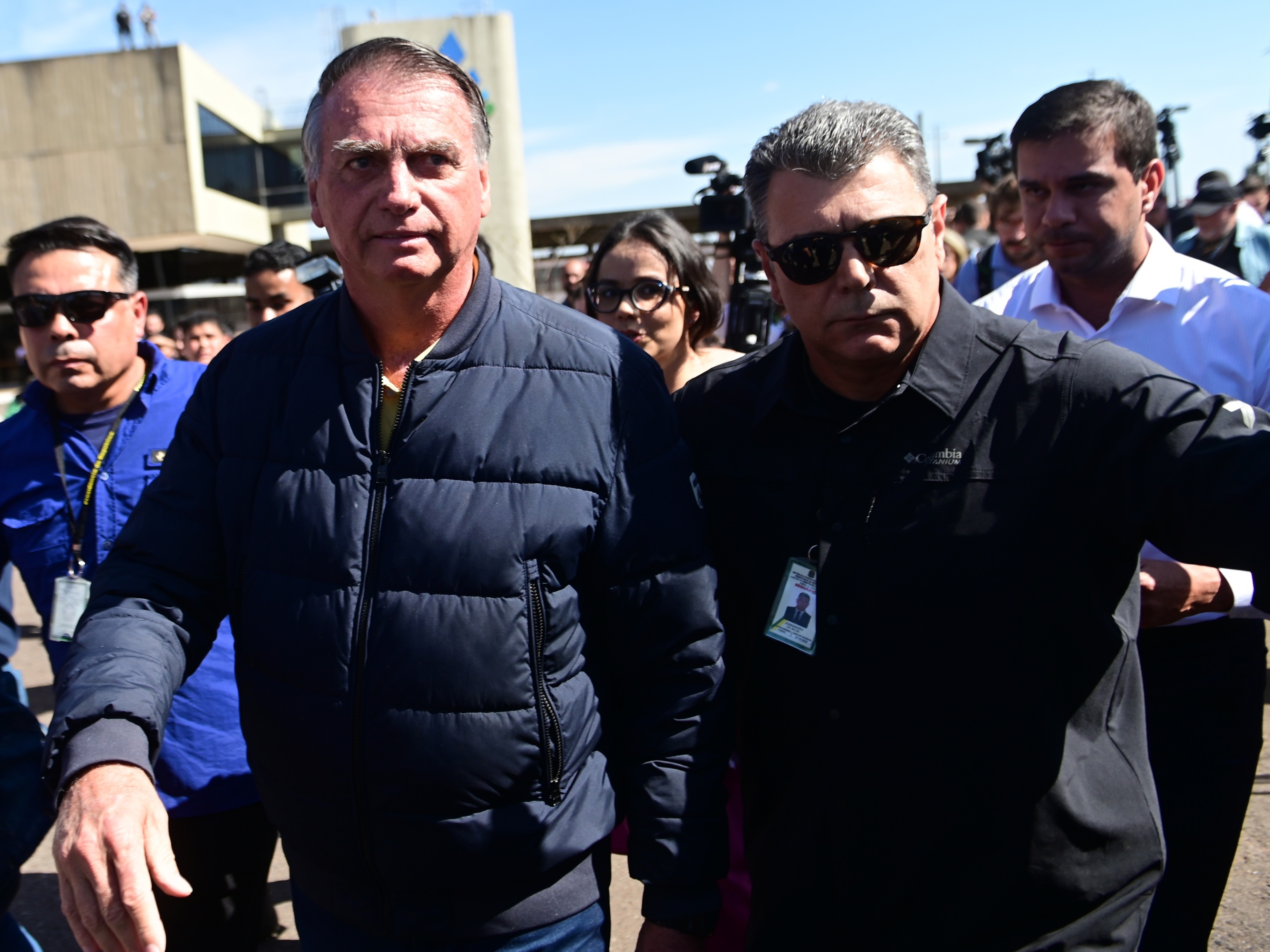 PF apreende dólares em casa de Bolsonaro e levanta debate sobre segurança financeira