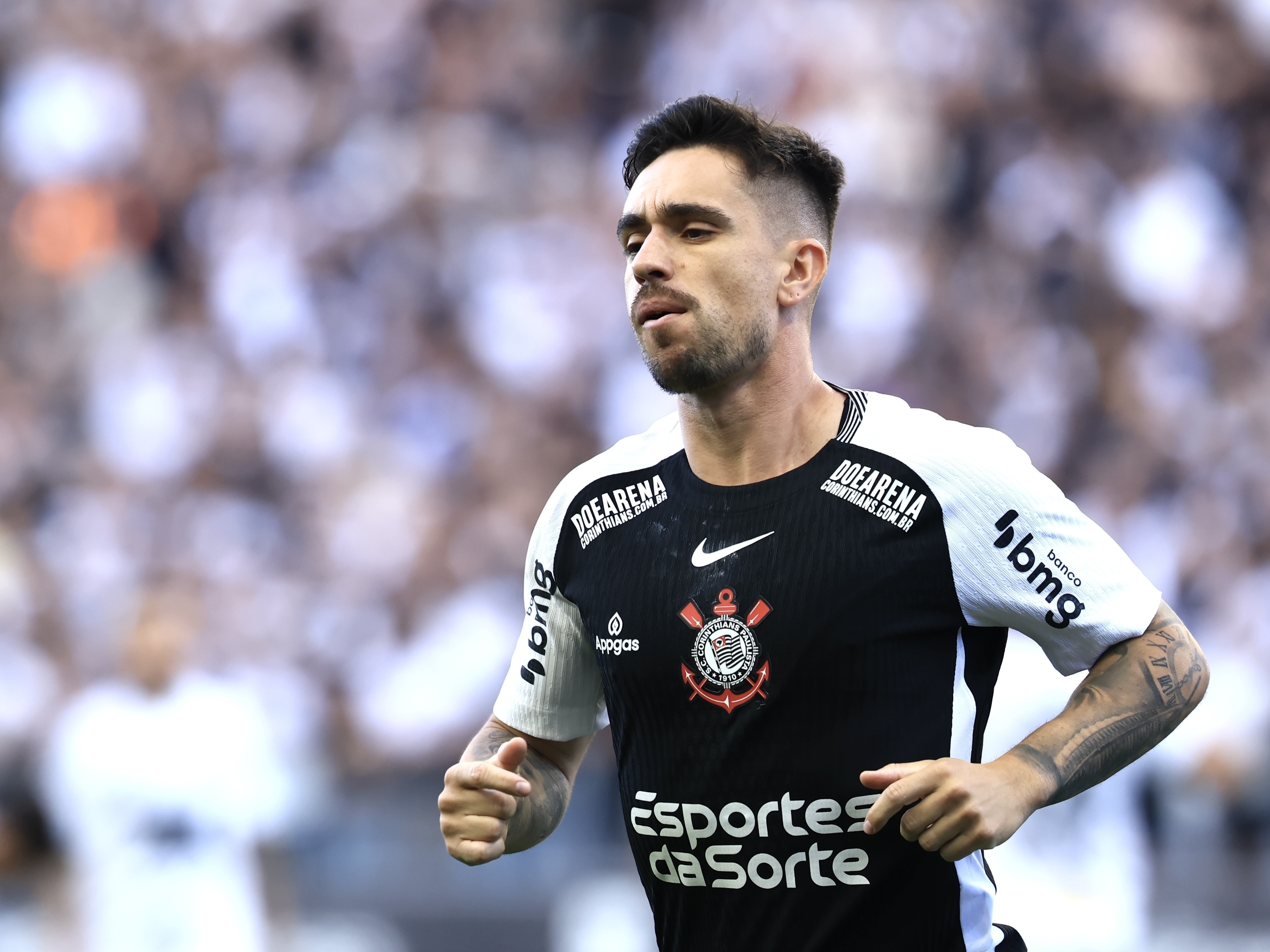 Coronado assume responsabilidade e busca resposta em campo após chance com Dorival