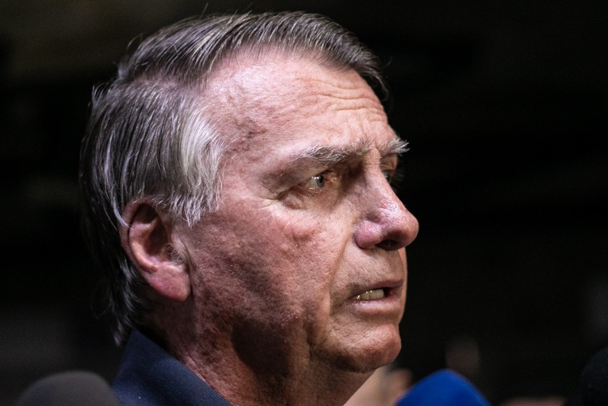 Bolsonaro se reúne com aliados e evita Congresso enquanto aguarda decisão de Moraes