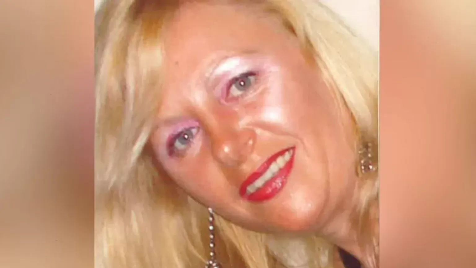 Tina Satchwell tinha 45 anos quando foi reportada como desaparecida de sua casa em Youghal. (Foto: Gardai)