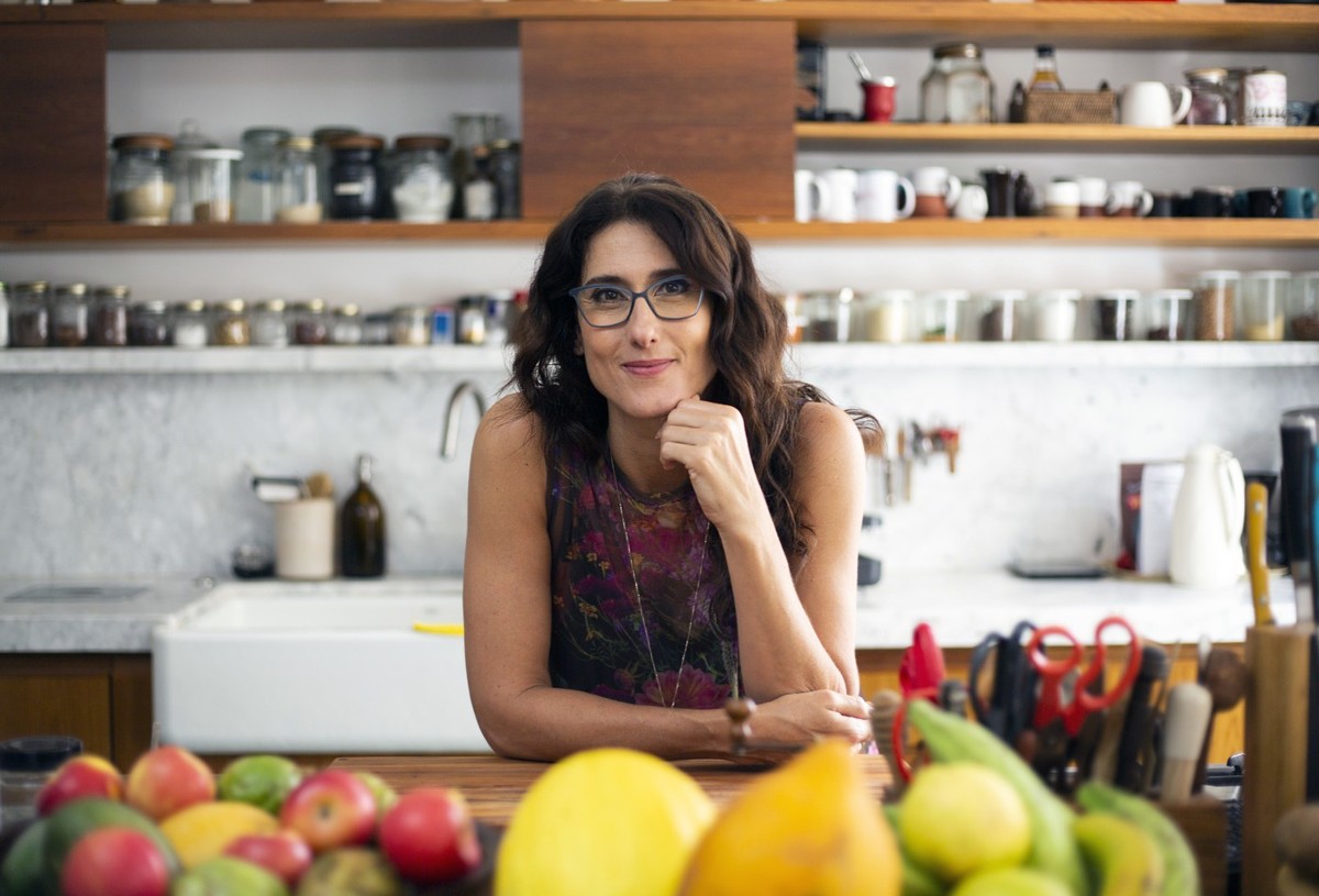 Paola Carosella estreia novo programa no GNT com receitas e dicas culinárias