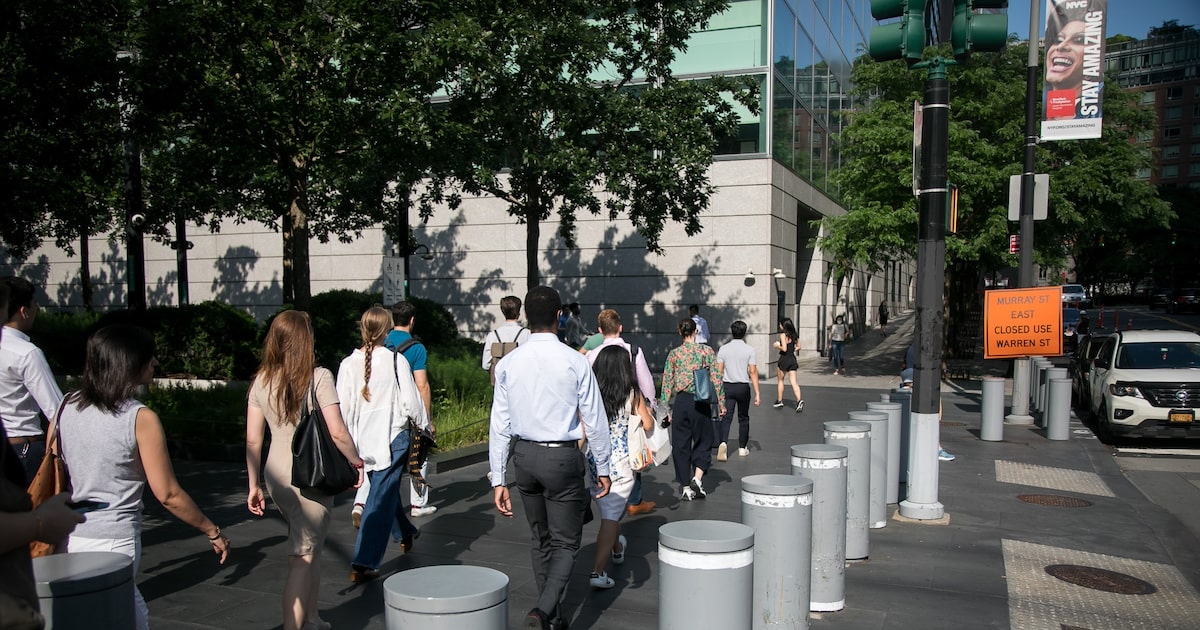 Empresas de private equity buscam jovens talentos em bancos e desafiam Wall Street