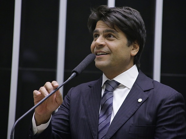 Governo Lula enfrenta queda de popularidade e desafios fiscais antes de 2026