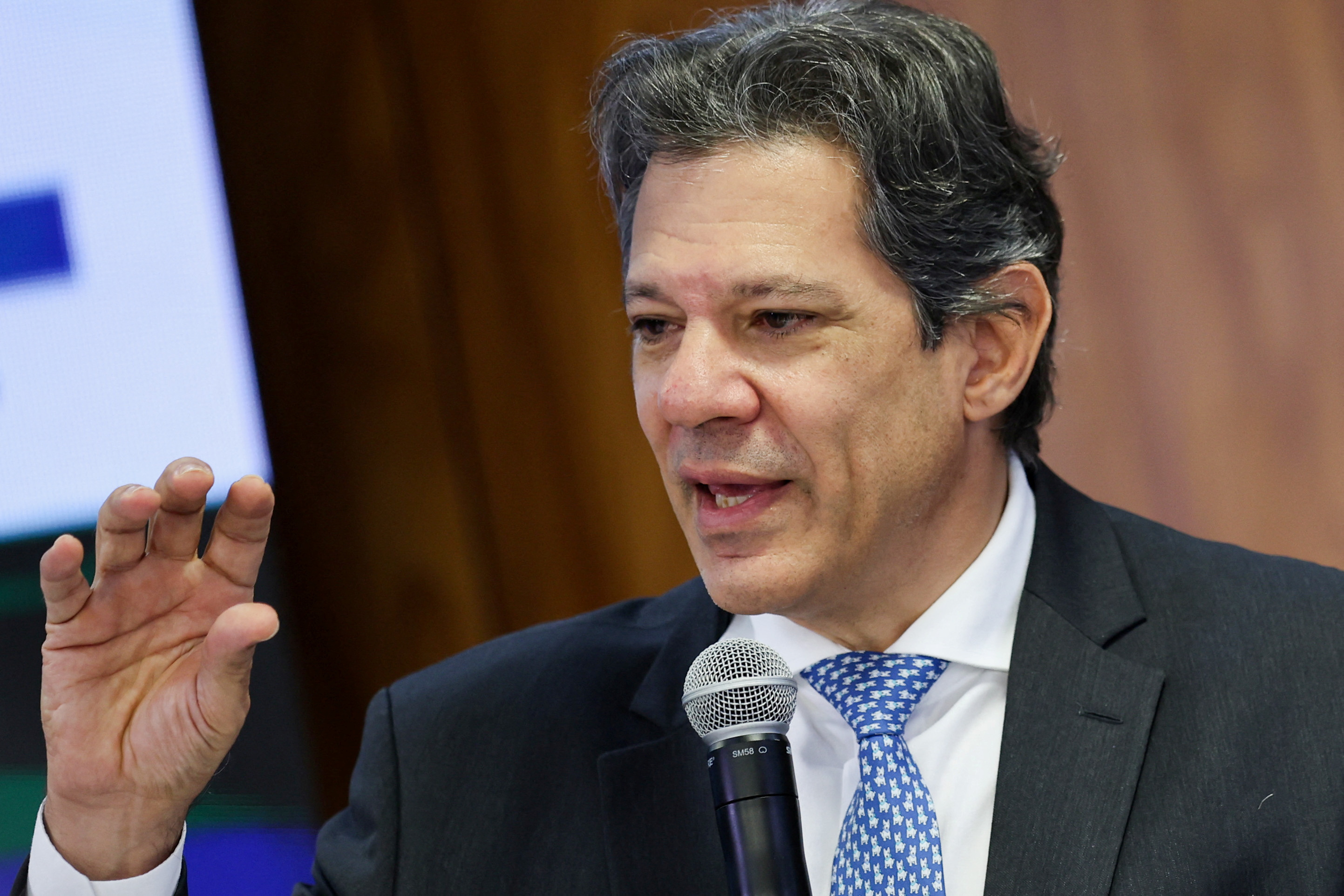 Ministro Fernando Haddad dá entrevista ao portal UOL (Foto: Reprodução / UOL)