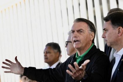 Bolsonaro se reúne com PL no primeiro dia útil com tornozeleira eletrônica