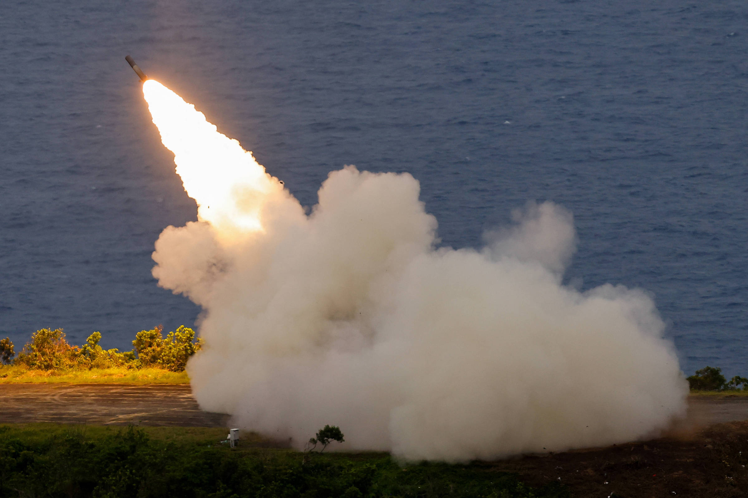 China critica exercícios militares de Taiwan e tensão se intensifica na Otan