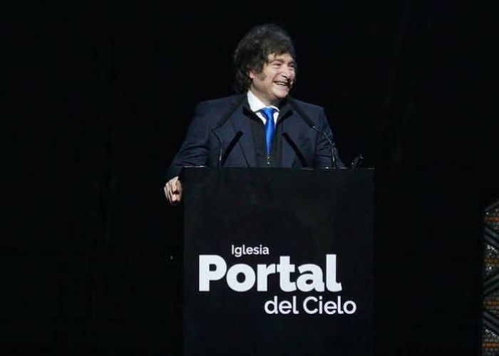 Javier Milei provoca reações negativas entre evangélicos após discurso em igreja