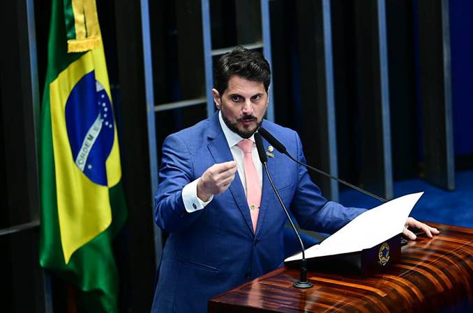Moraes libera participação de Do Val em sessões do Senado após decisão judicial