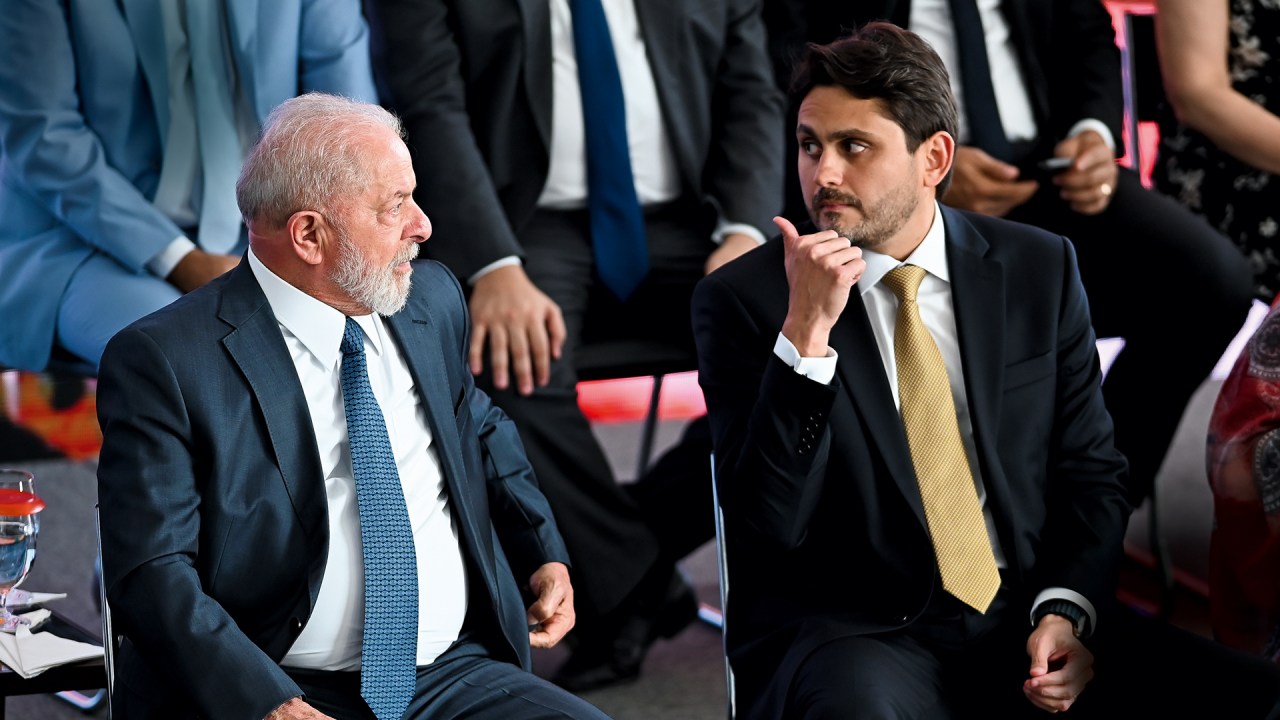Solidariedade - Lula e Juscelino: o presidente costuma lembrar do seu próprio calvário judicial, mas sem esquecer a reeleição (Foto: Ton Molina/Fotoarena)