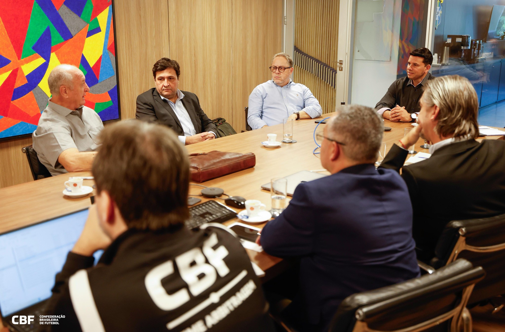 Dirigentes discutem reclamações e prazos em reunião com a comissão de arbitragem da CBFFutebolge