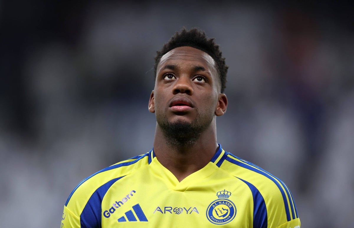Jhon Duran embarca para a Turquia para finalizar transferência ao Fenerbahce