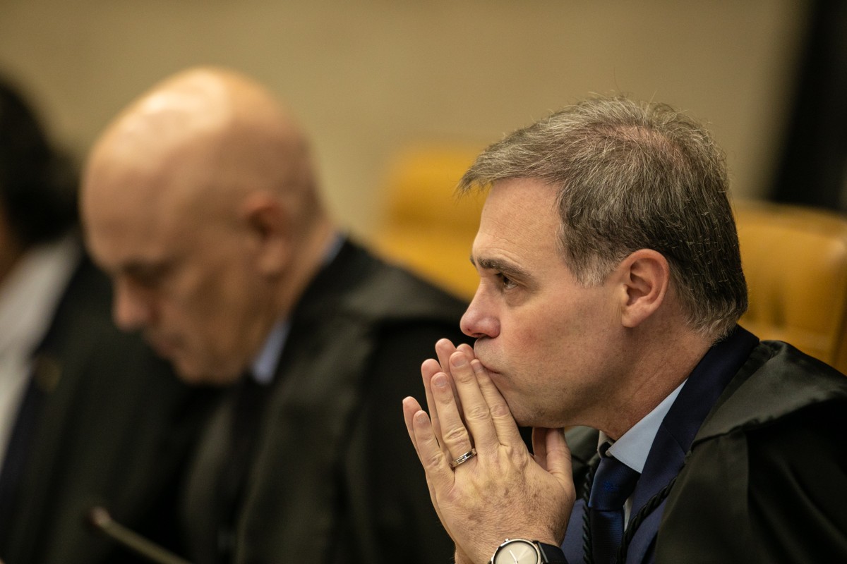 André Mendonça assume relatoria de ação que busca suspender processo sobre golpe
