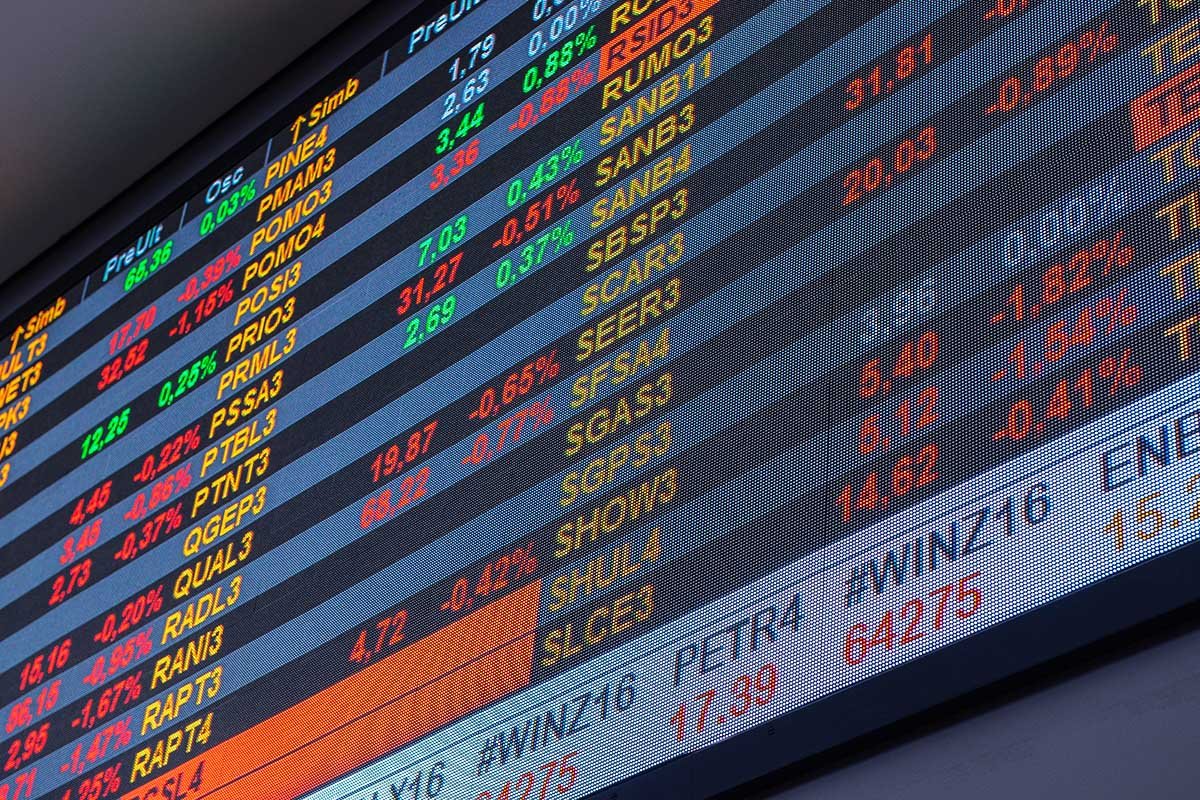 Ibovespa inicia o dia em queda enquanto aguarda balanços e acordos nos EUA