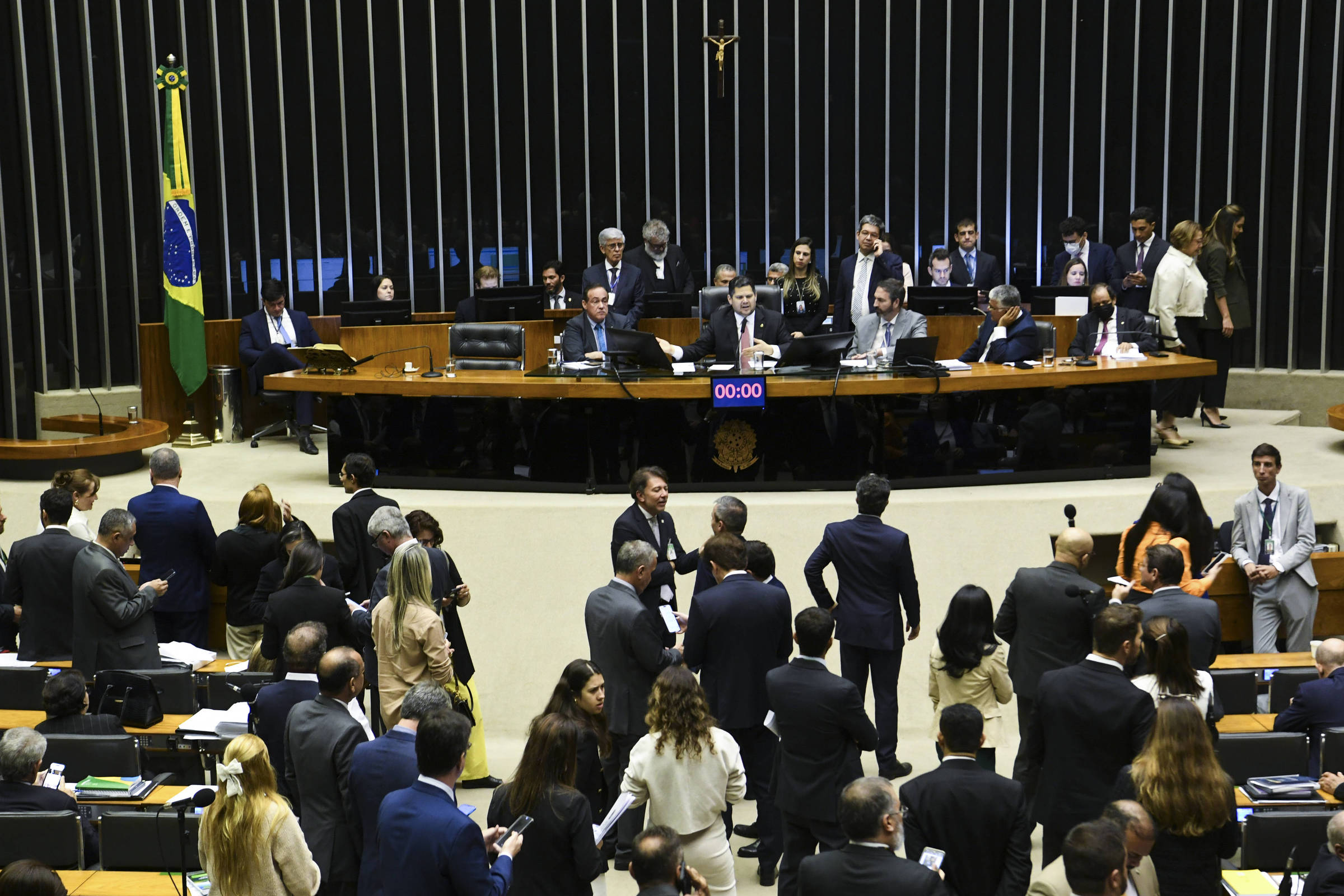 Coordenador critica derrubada do IOF e propõe judicialização da questão