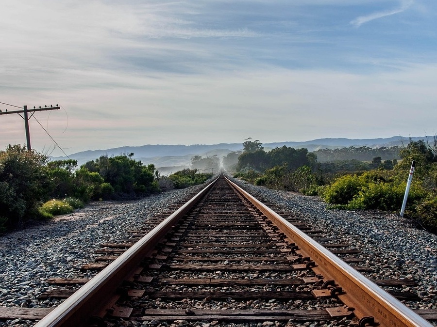 Projeto inclui modernização e construção de estações e ferrovias (Foto: Gil Fal / Pixabay)