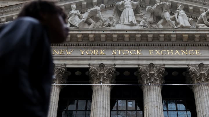 Investidores garantem lucro de 220% em ação para evitar decepções financeiras