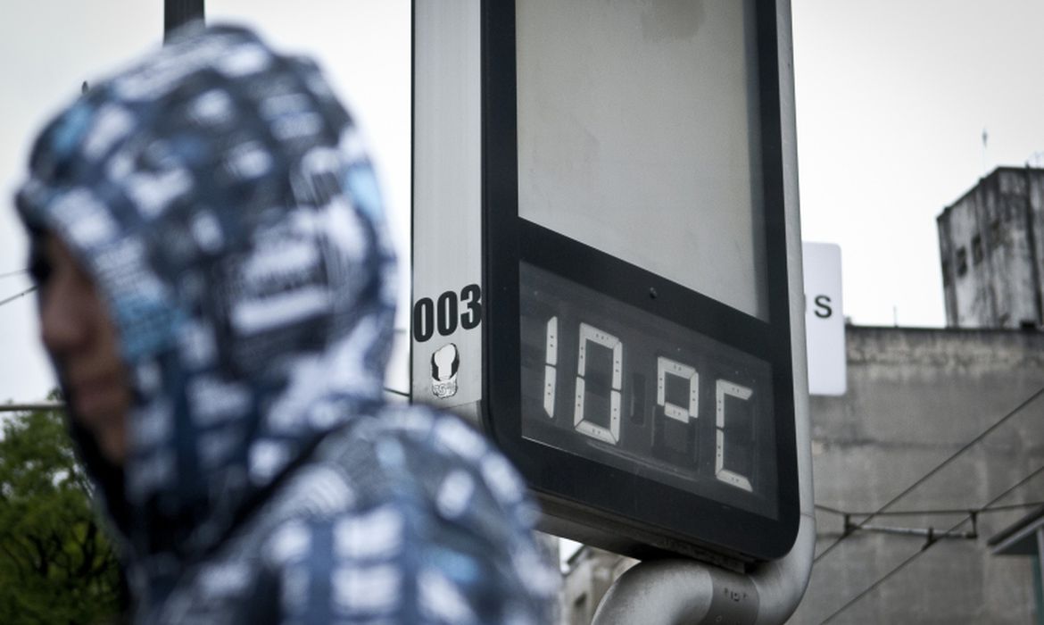 Frente fria traz frio e chuvas intensas para vários estados nesta quinta-feira