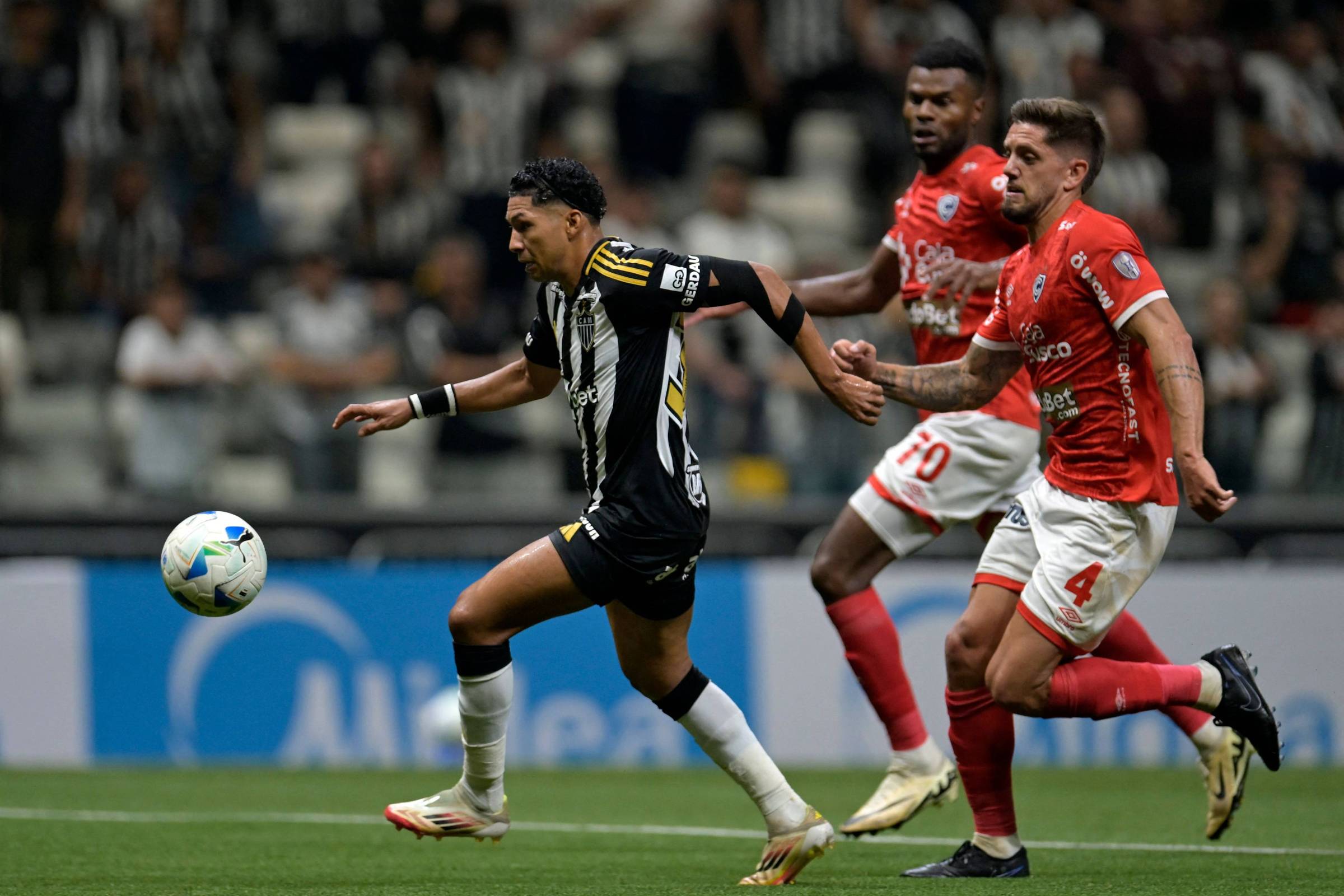 Atlético-MG enfrenta crise financeira e questiona modelo de Sociedade Anônima do Futebol